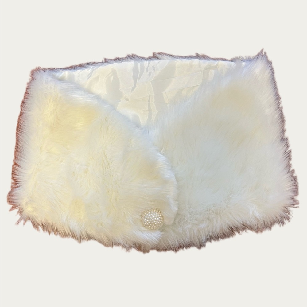 Elegant White Faux Fur Wrap